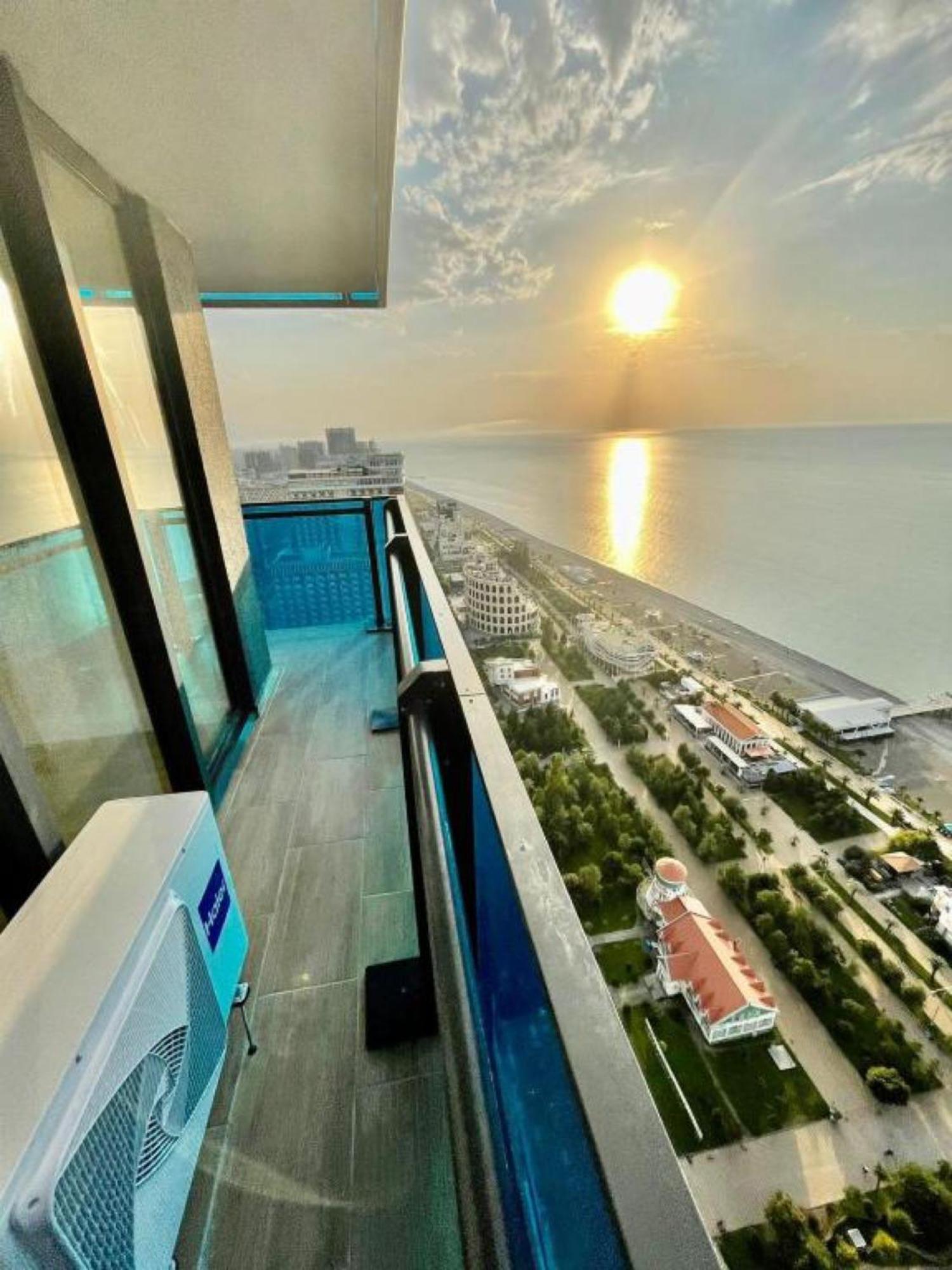 Delux Sea View Aparthotel In Orbi City באטומי מראה חיצוני תמונה
